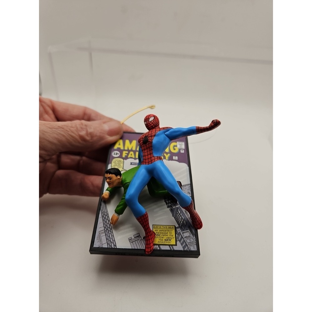 Hallmark 2022 Spider-Man AMAZING FANTASY #15 60th Anniversary Ornament (491) - Picture 7 of 7